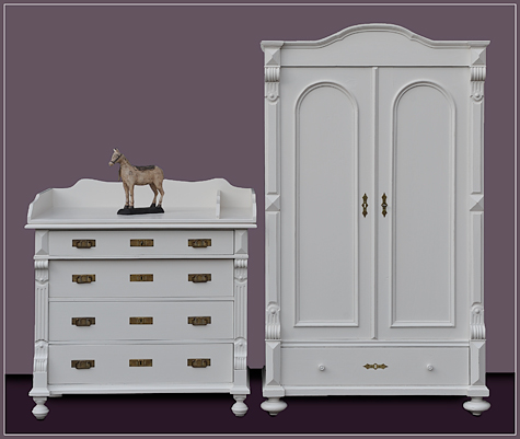 Willkommen im Babyzimmer-Kinderzimmer- Wickelkommoden-Antik und weitere